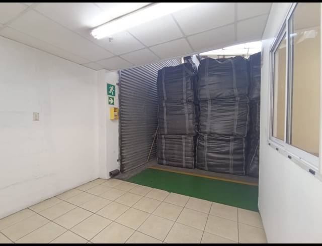 1,639M² WAREHOUSE TO LET IN NEW GERMANY